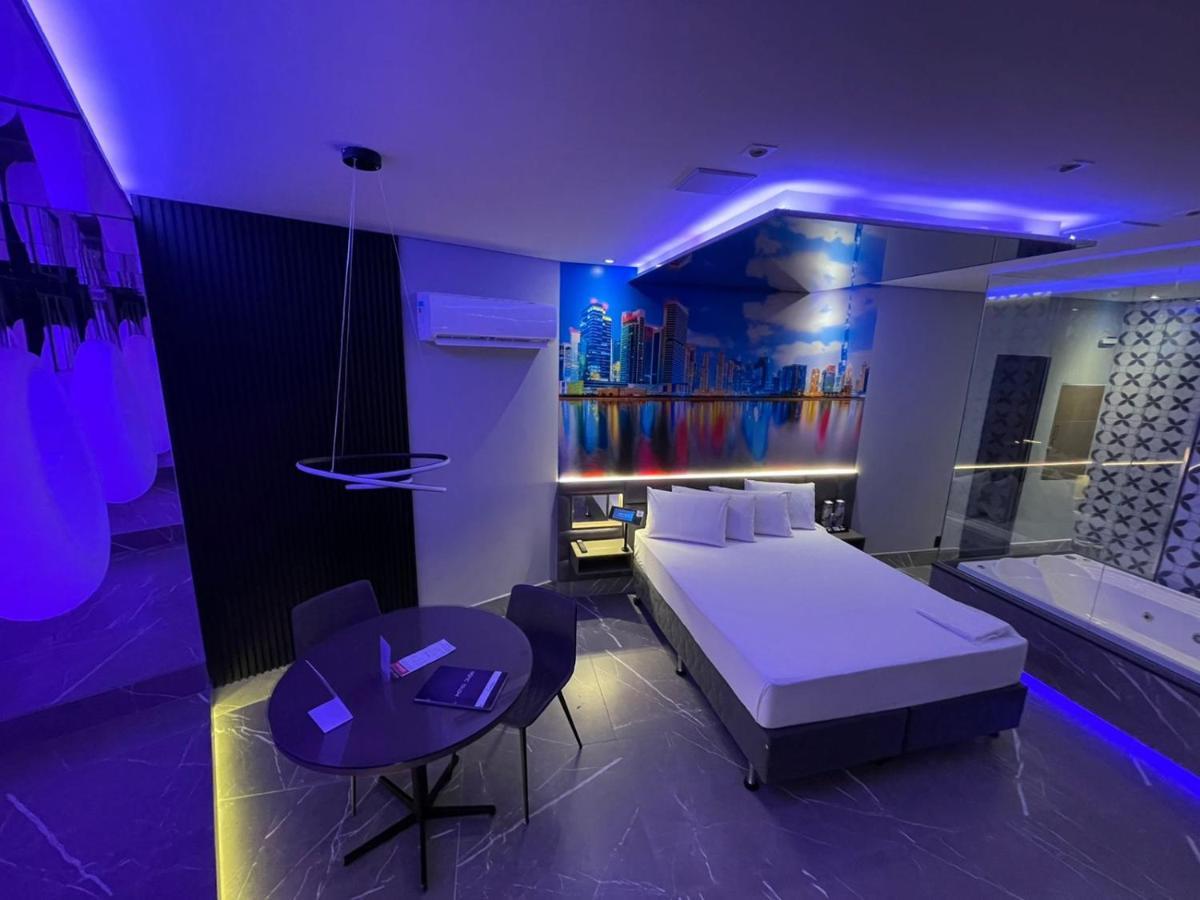 Motel Dubai Bh (Adults Only) เบโลโอรีซอนชี ภายนอก รูปภาพ