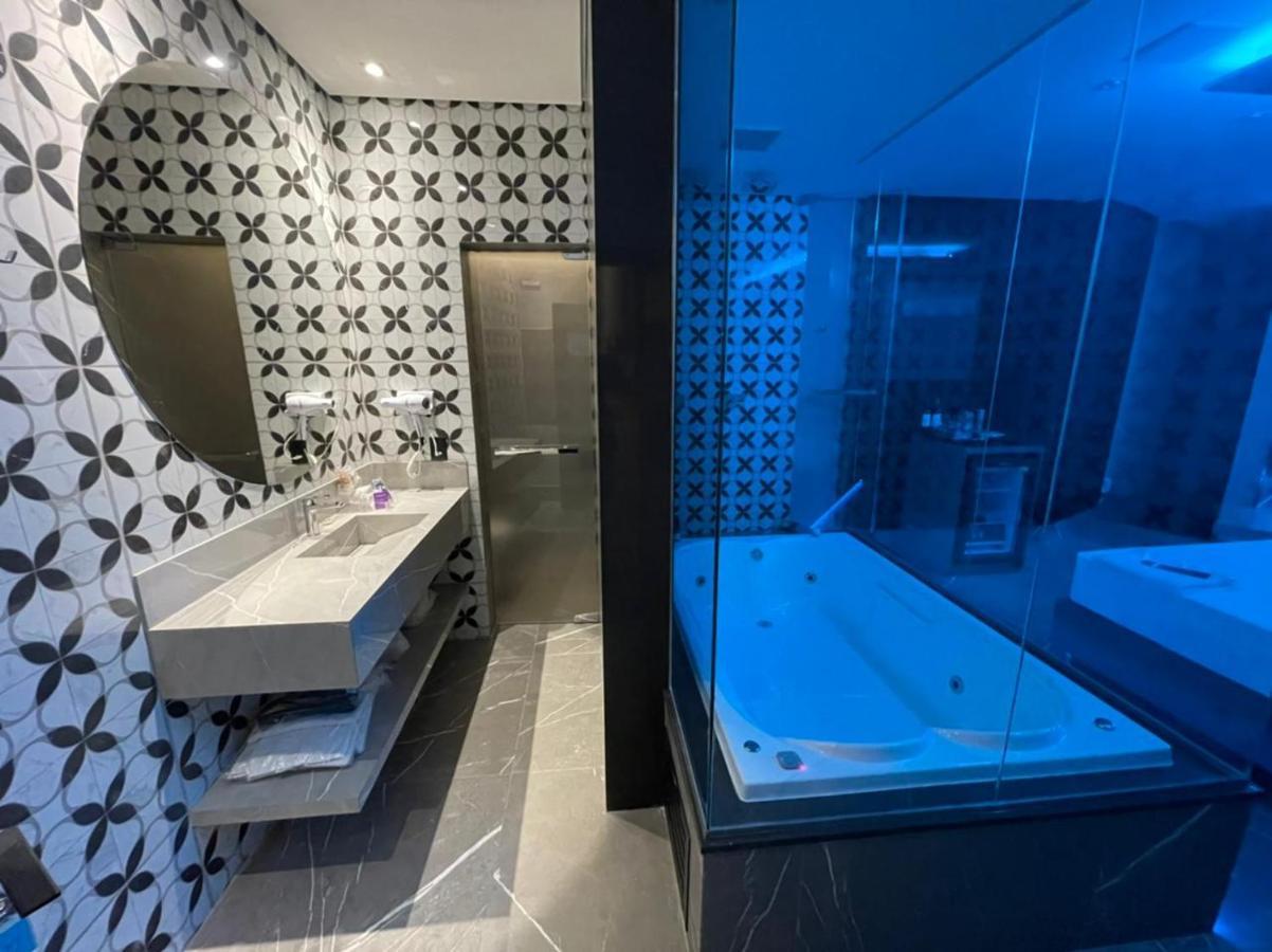 Motel Dubai Bh (Adults Only) เบโลโอรีซอนชี ภายนอก รูปภาพ