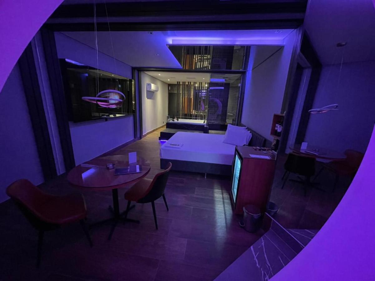 Motel Dubai Bh (Adults Only) เบโลโอรีซอนชี ภายนอก รูปภาพ
